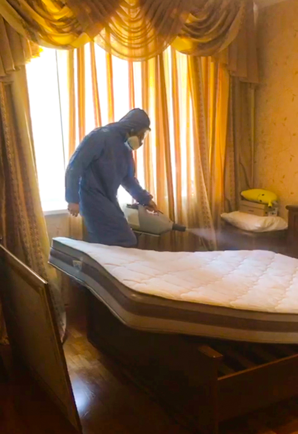 уничтожение клопов в Самаре в спальне - обработка матраса