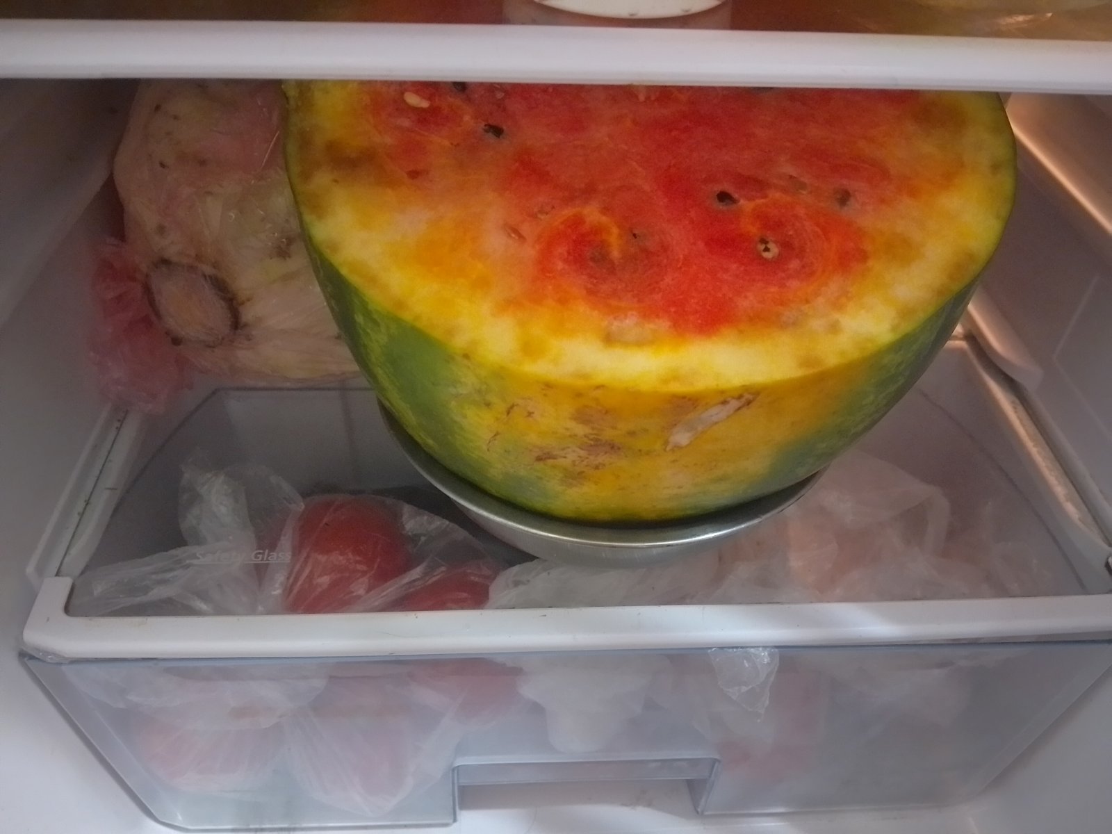 Комплексная обработка холодильника после разложения продуктов &mdash; удаление запаха некроза, гнили и тухлятины