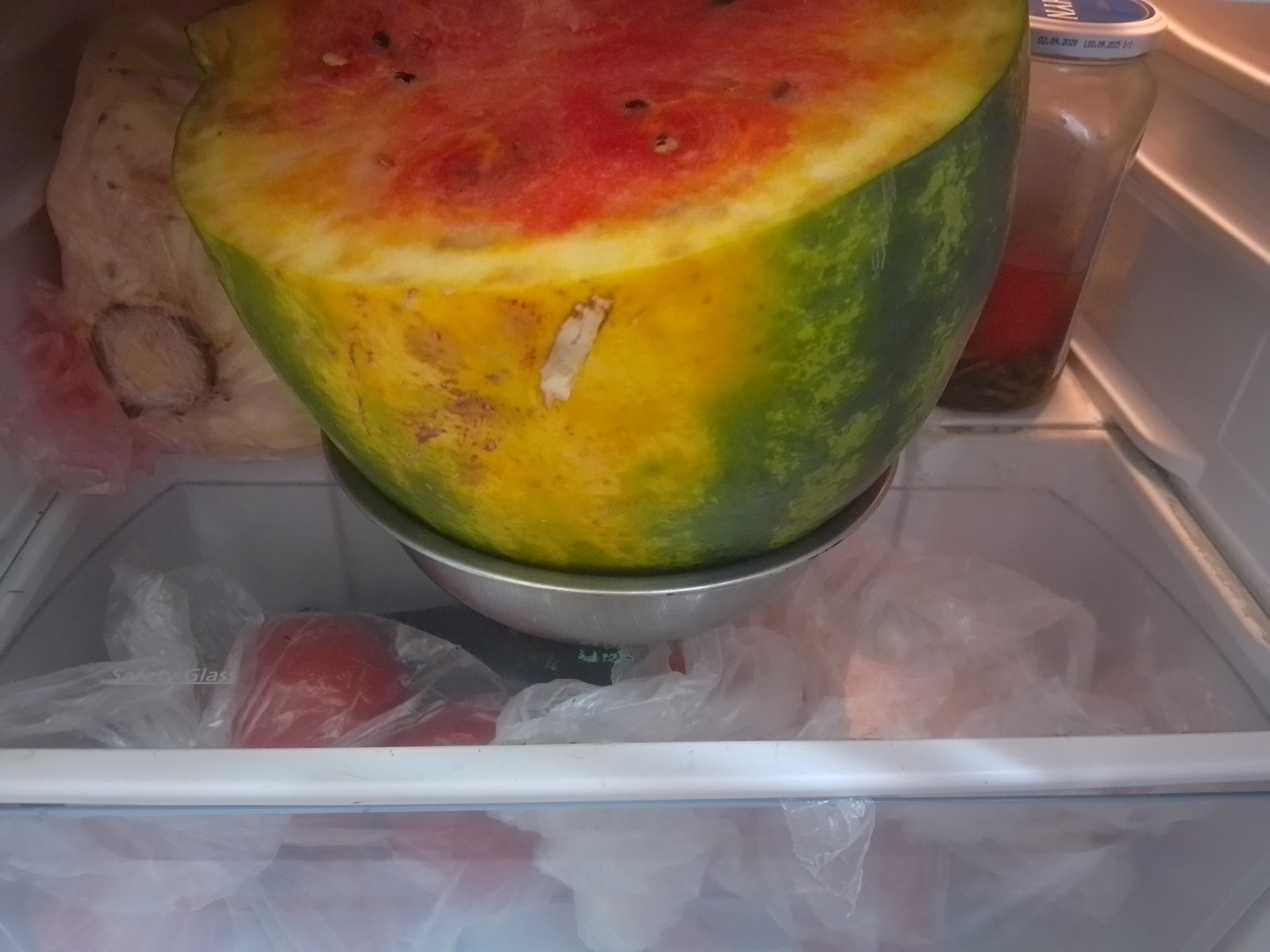 Санитарное восстановление холодильников после гниения продуктов &mdash; устранение запахов разложения в доме и квартире