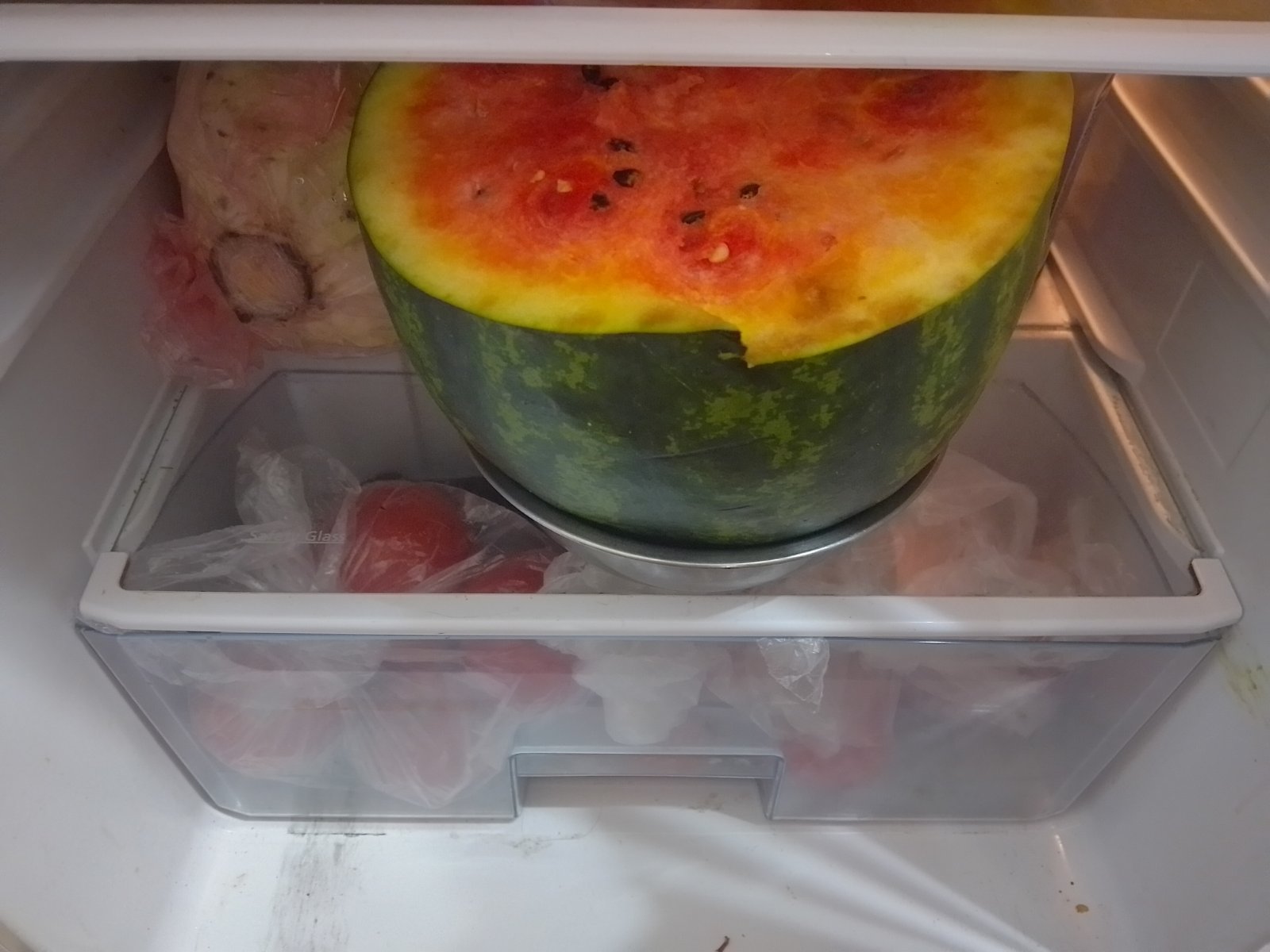 Устранение запаха испорченных продуктов в холодильнике &mdash; профессиональная СЭС обработка с дезинфекцией и озонированием