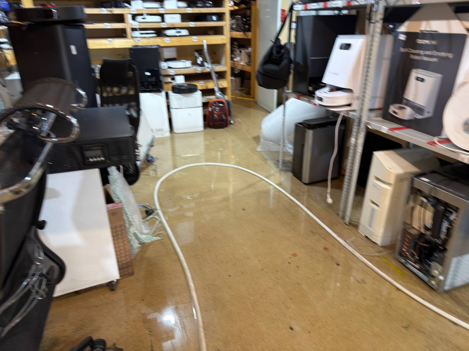 Откачка воды после затопления в Москве ЮВАО — круглосуточная аварийная помощь от СЭС службы Биотрикс